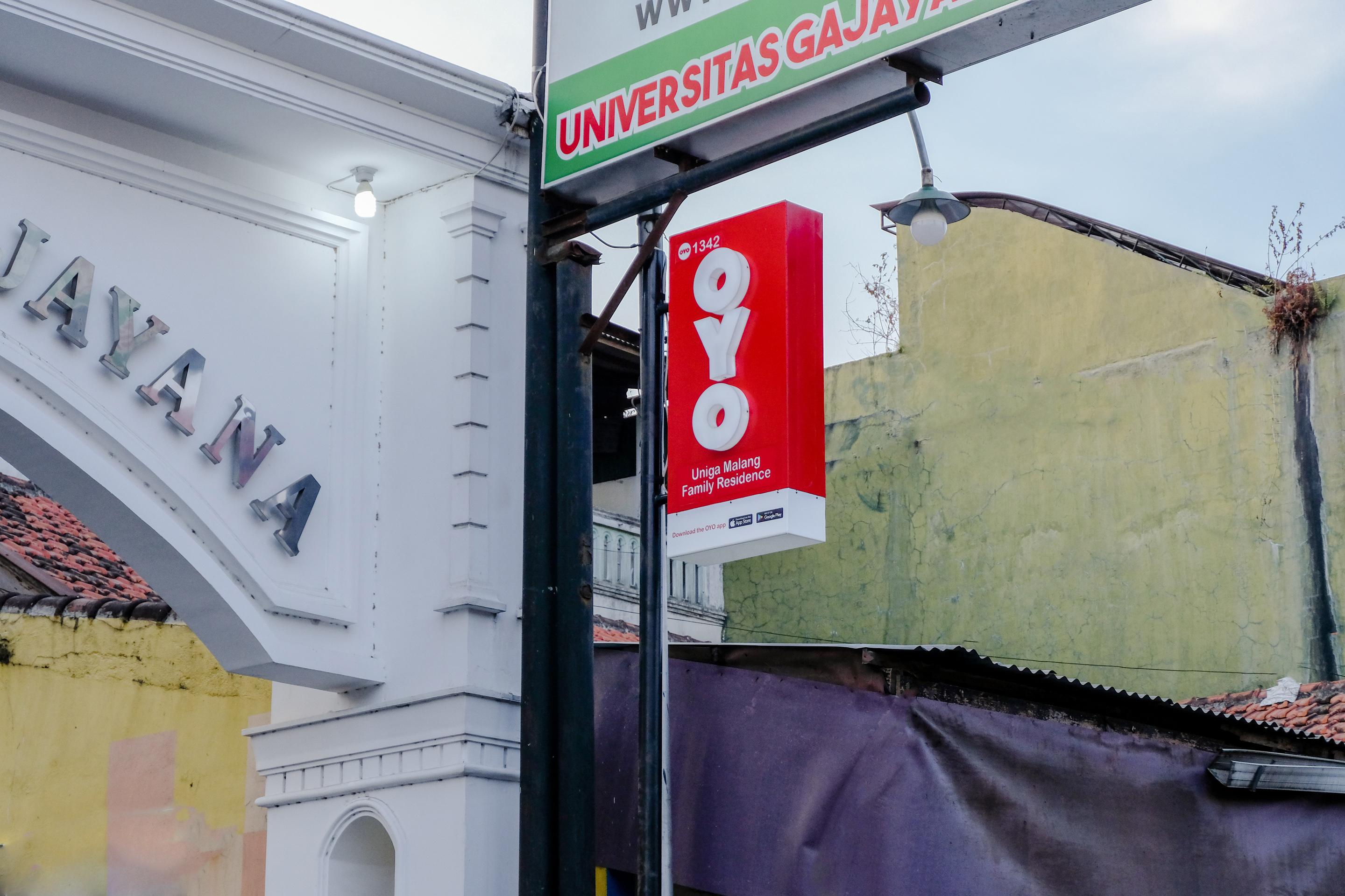 Oyo 1342 Uniga Malang Family Residence エクステリア 写真