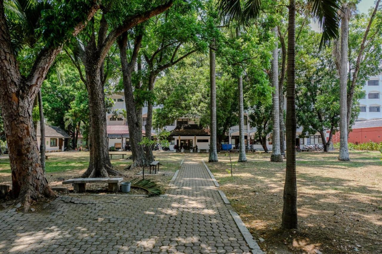Oyo 1342 Uniga Malang Family Residence エクステリア 写真