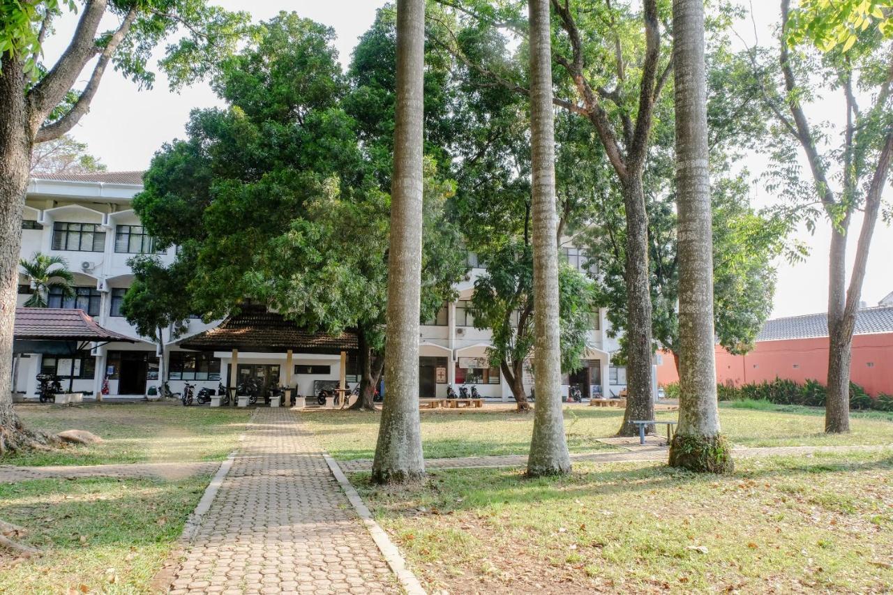 Oyo 1342 Uniga Malang Family Residence エクステリア 写真