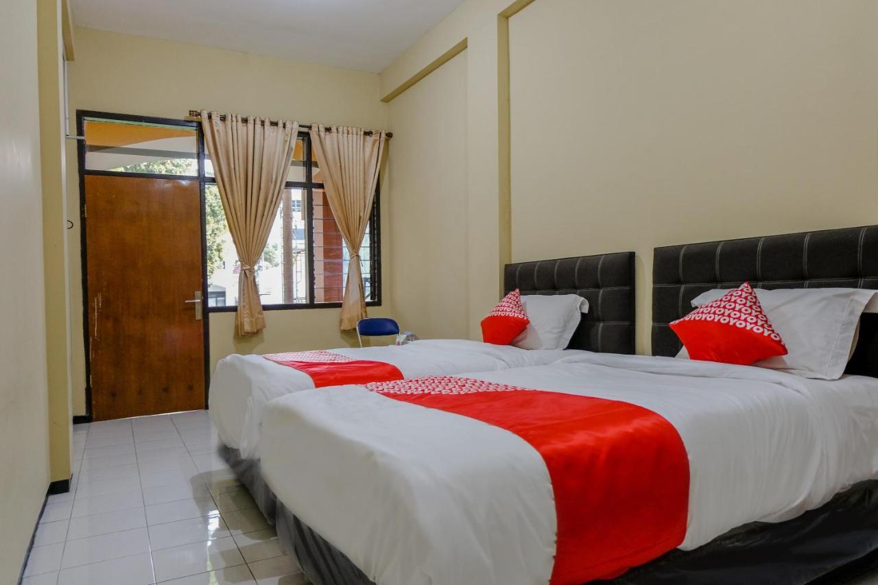 Oyo 1342 Uniga Malang Family Residence エクステリア 写真